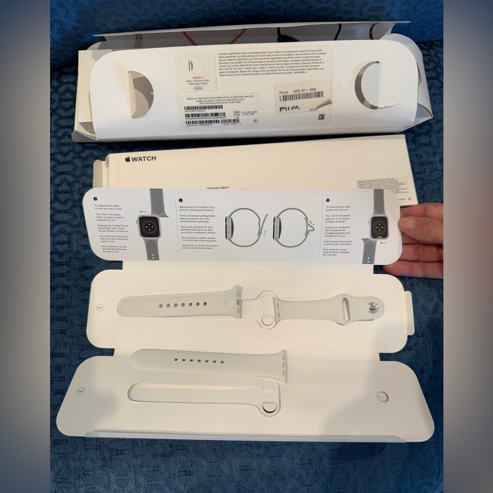 Apple Watch Series 6 silver alum 40mm white sports band